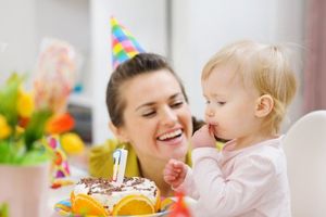 Що подарувати дитині на перший день народження?