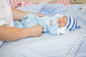 Як одягати новонародженого вдома