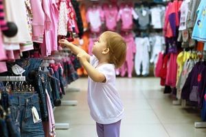Как выбрать детскую одежду с ребенком