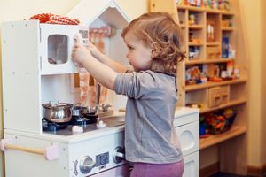 Как научить ребенка убирать за собой игрушки и вещи